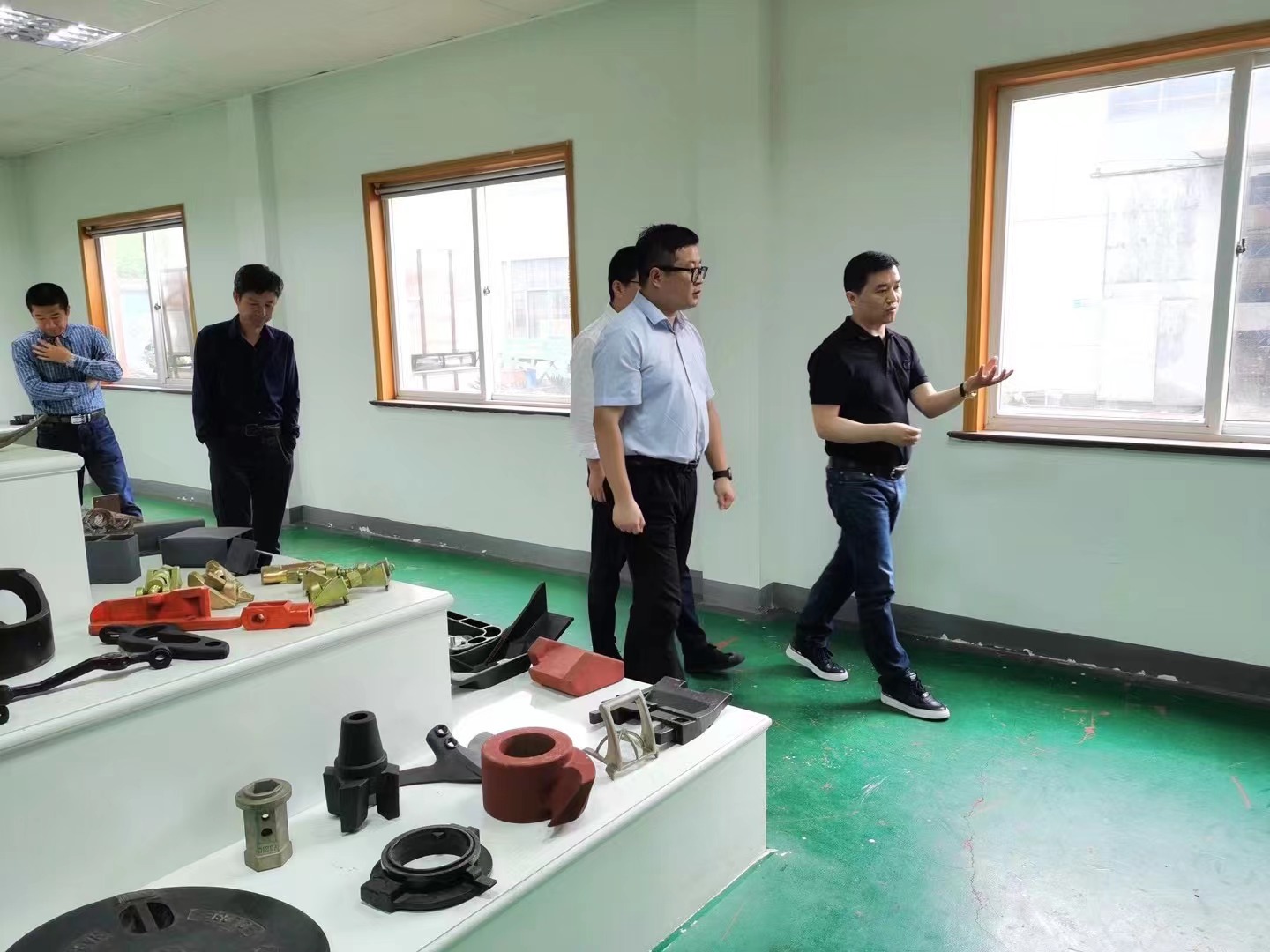On May 19, 2021, Peidong Wu, deputy head of Fenghua District, investigated Huawei Investment Casting(图1)