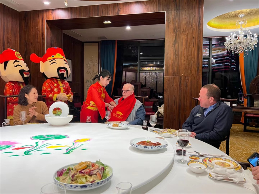 新年的第一批美国老客户来访(图1)